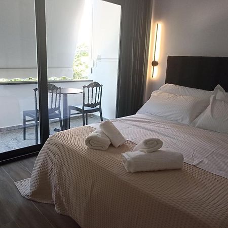 Deluxe Apartment Bllok Tirana Esterno foto