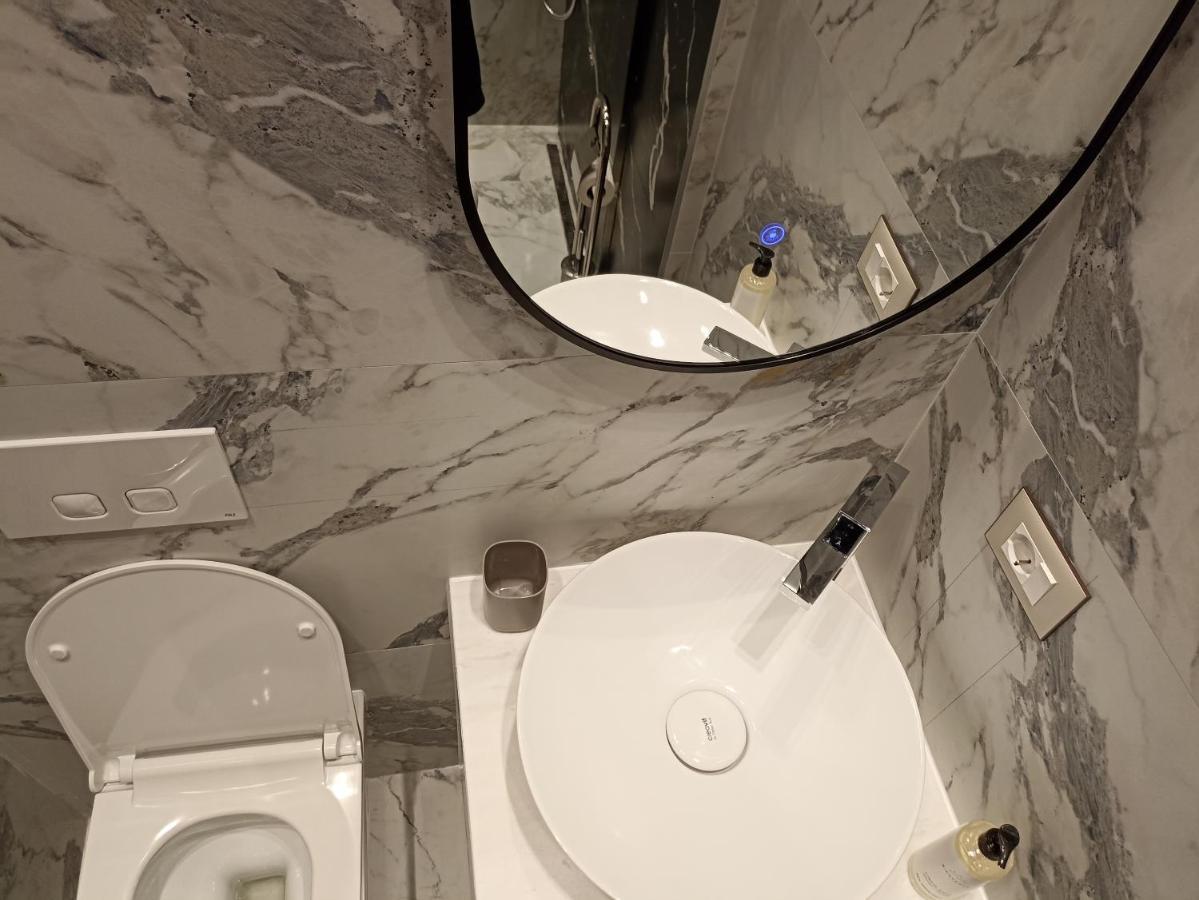 Deluxe Apartment Bllok Tirana Esterno foto
