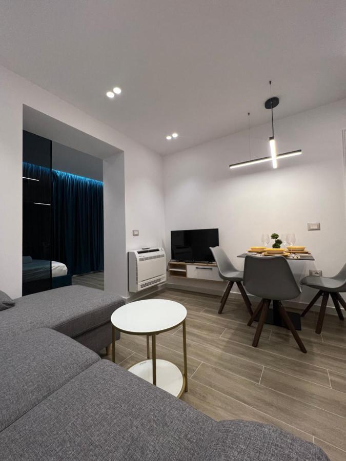 Deluxe Apartment Bllok Tirana Esterno foto