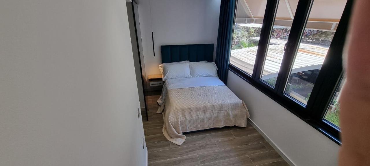 Deluxe Apartment Bllok Tirana Esterno foto