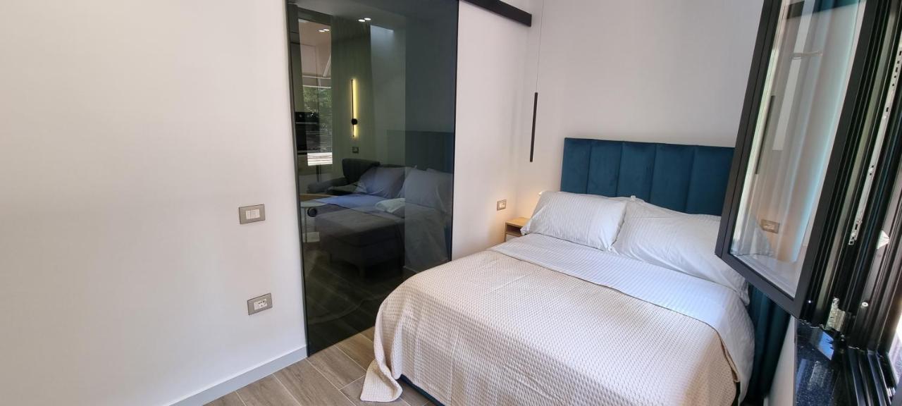 Deluxe Apartment Bllok Tirana Esterno foto