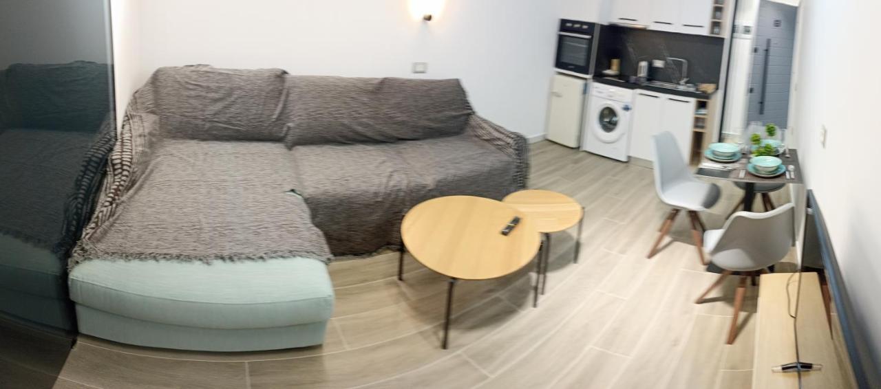 Deluxe Apartment Bllok Tirana Esterno foto