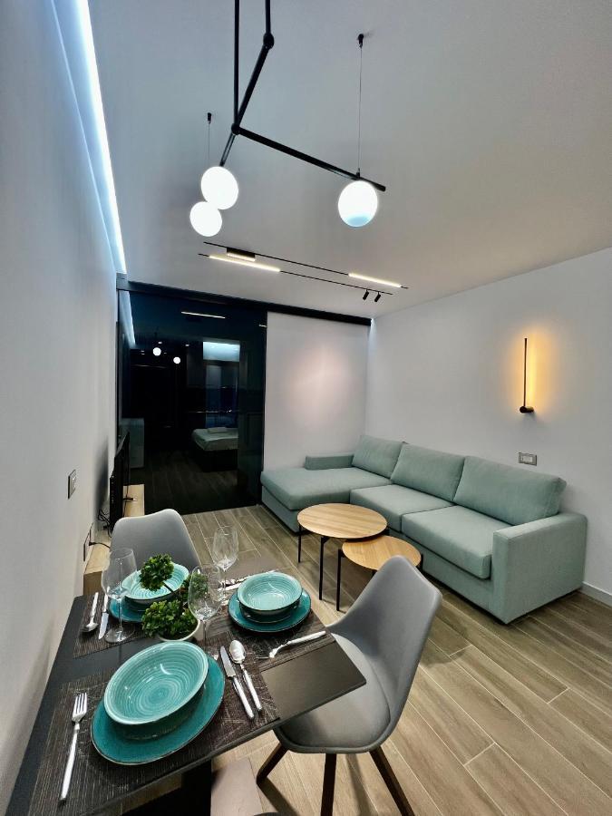Deluxe Apartment Bllok Tirana Esterno foto