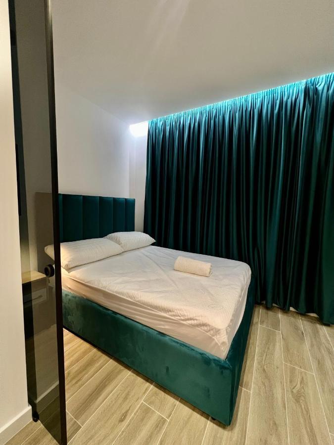 Deluxe Apartment Bllok Tirana Esterno foto