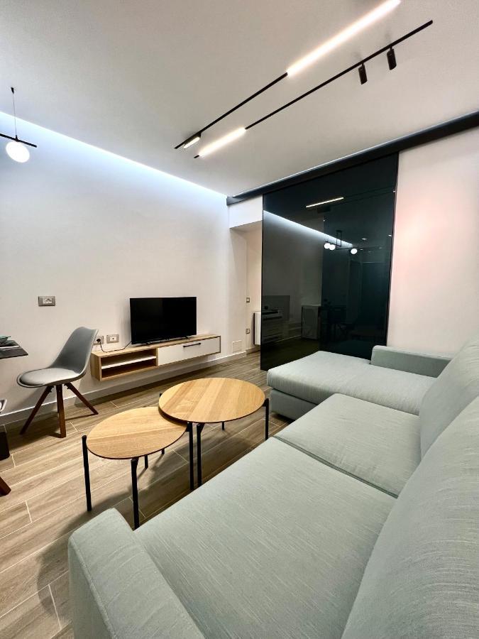 Deluxe Apartment Bllok Tirana Esterno foto