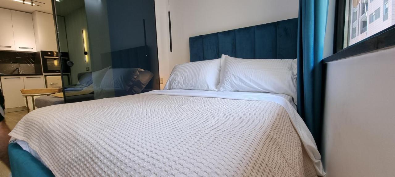 Deluxe Apartment Bllok Tirana Esterno foto