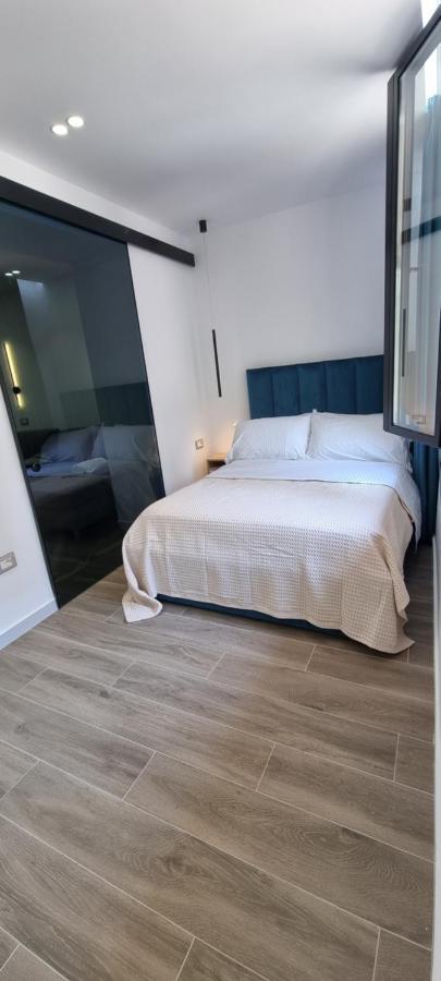 Deluxe Apartment Bllok Tirana Esterno foto