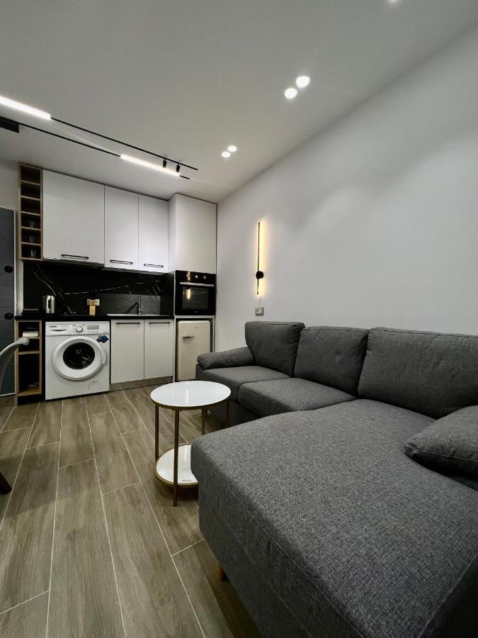Deluxe Apartment Bllok Tirana Esterno foto