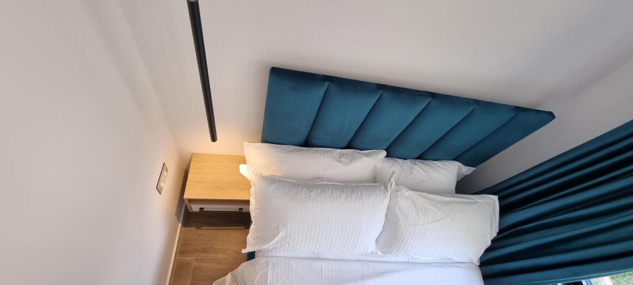 Deluxe Apartment Bllok Tirana Esterno foto