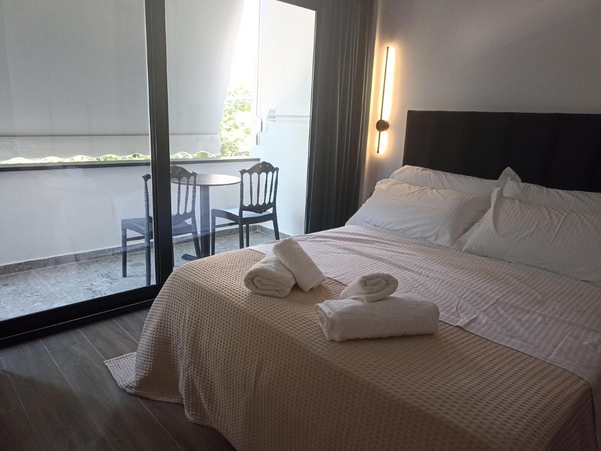Deluxe Apartment Bllok Tirana Esterno foto